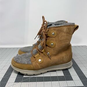 EUC SOREL Women's Explorer II Joan Faux Fur Waterproof Boot sz 7 tan & grey
